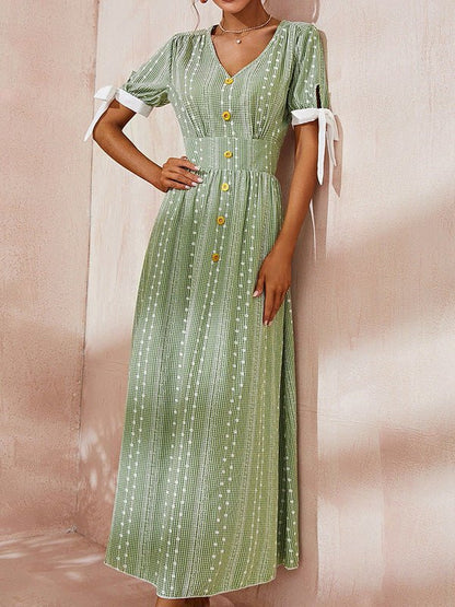 Effortlessly Elegant Dress with a Timeless Design