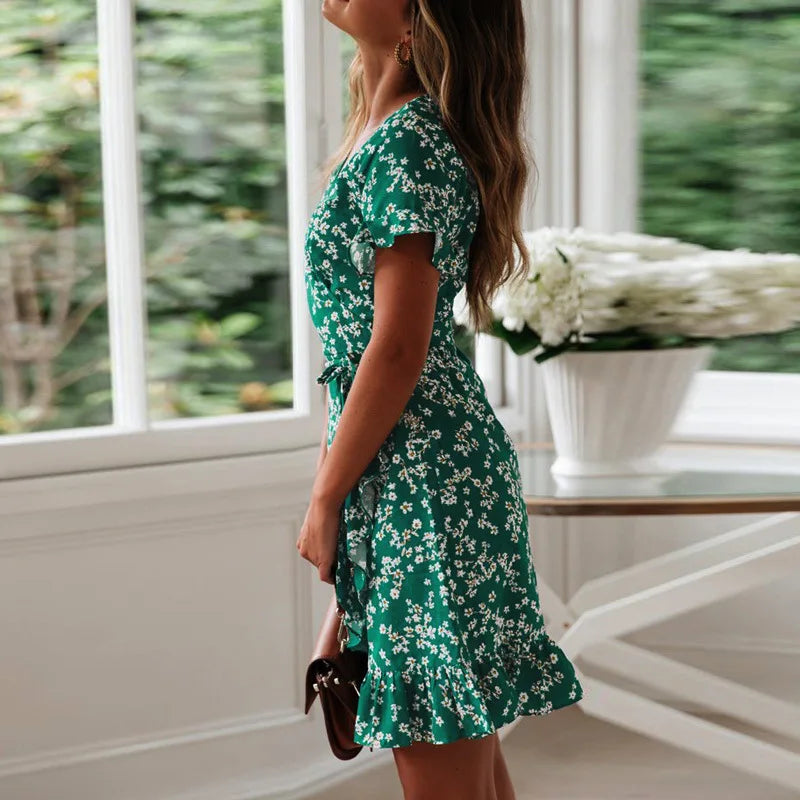 Effortlessly Elegant Dress with a Timeless Design