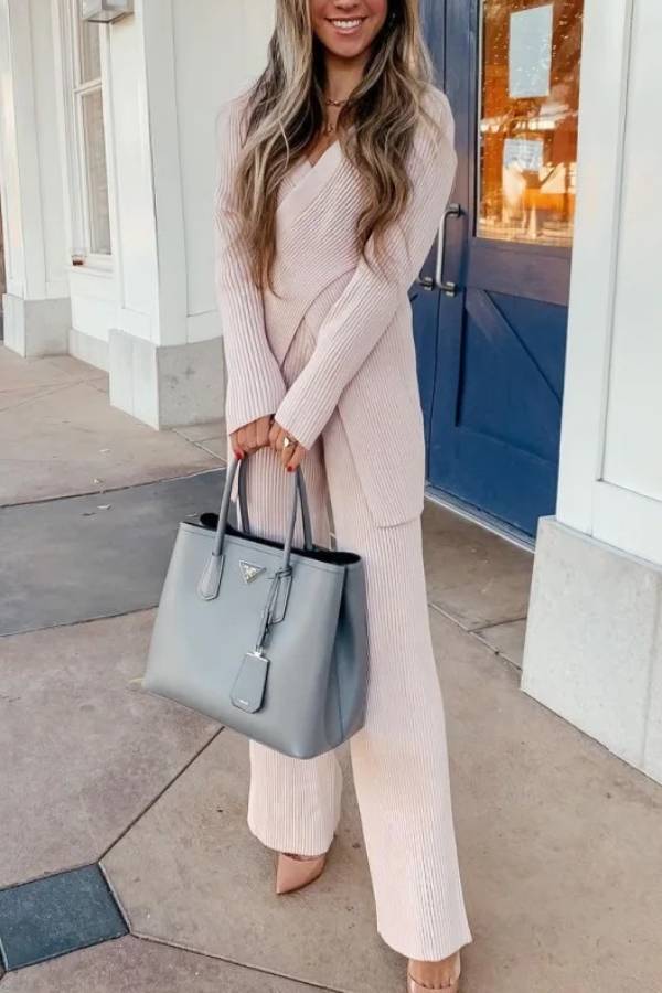 Effortlessly Elegant Sweater with a Timeless Design