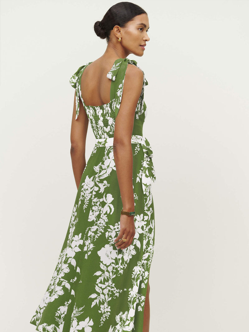 Sophisticated Dress with a Clean Classic Look