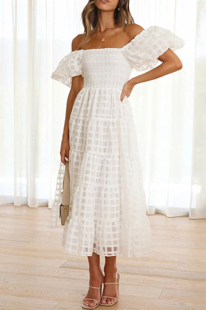 Well Tailored Dress with a Graceful Silhouette
