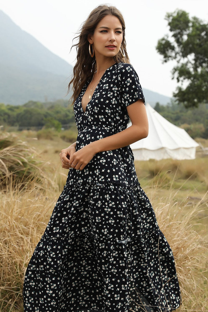 Effortlessly Elegant Dress with a Timeless Design