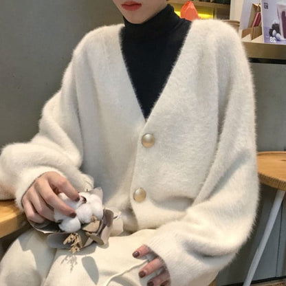 Well Tailored Cardigan with a Graceful Silhouette