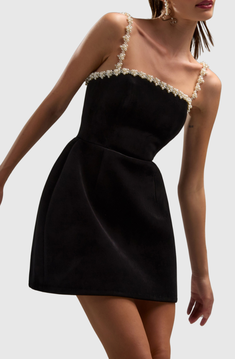 Effortlessly Elegant Dress with a Timeless Design