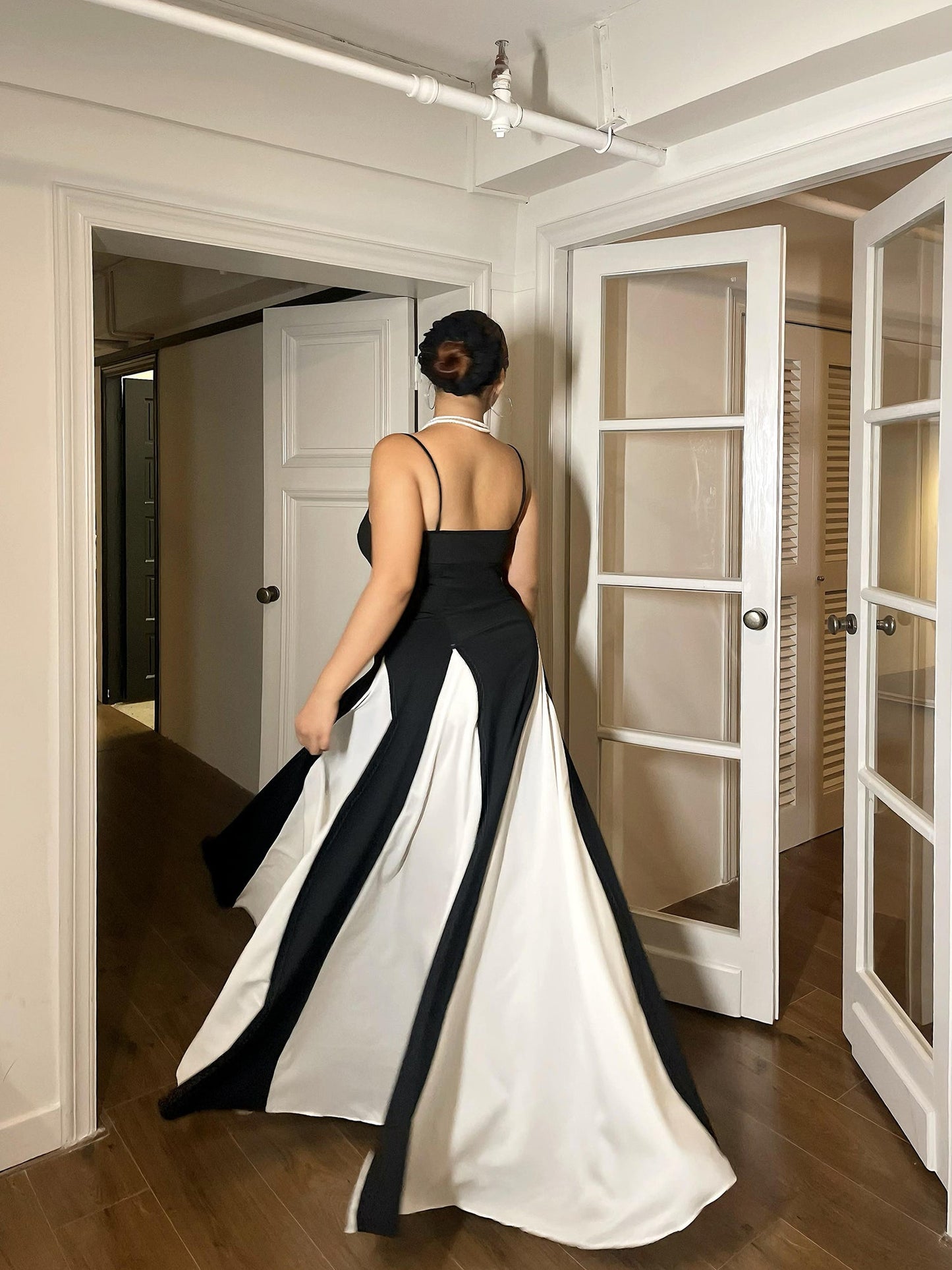 Effortlessly Elegant Dress with a Timeless Design