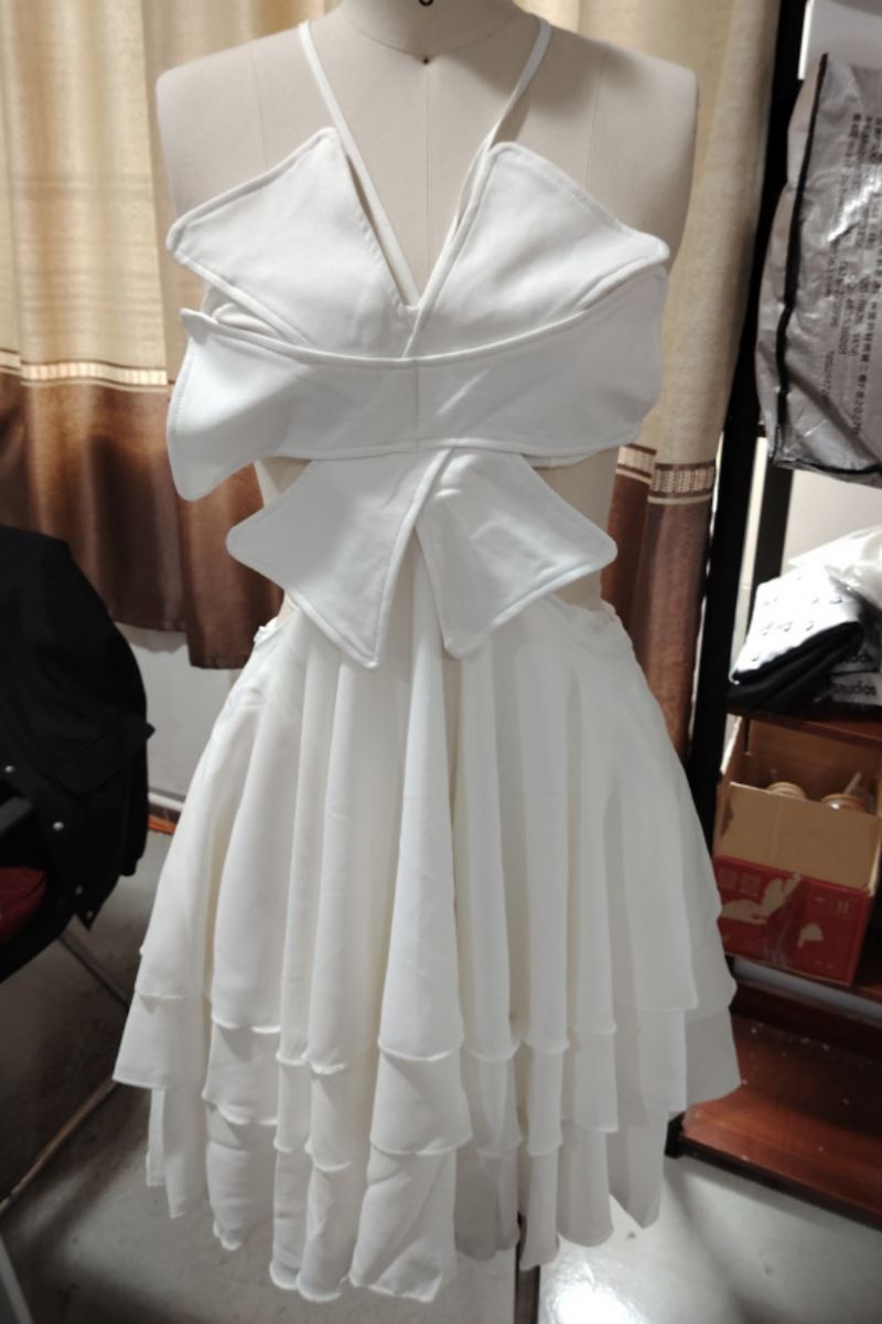 Effortlessly Elegant Dress with a Timeless Design