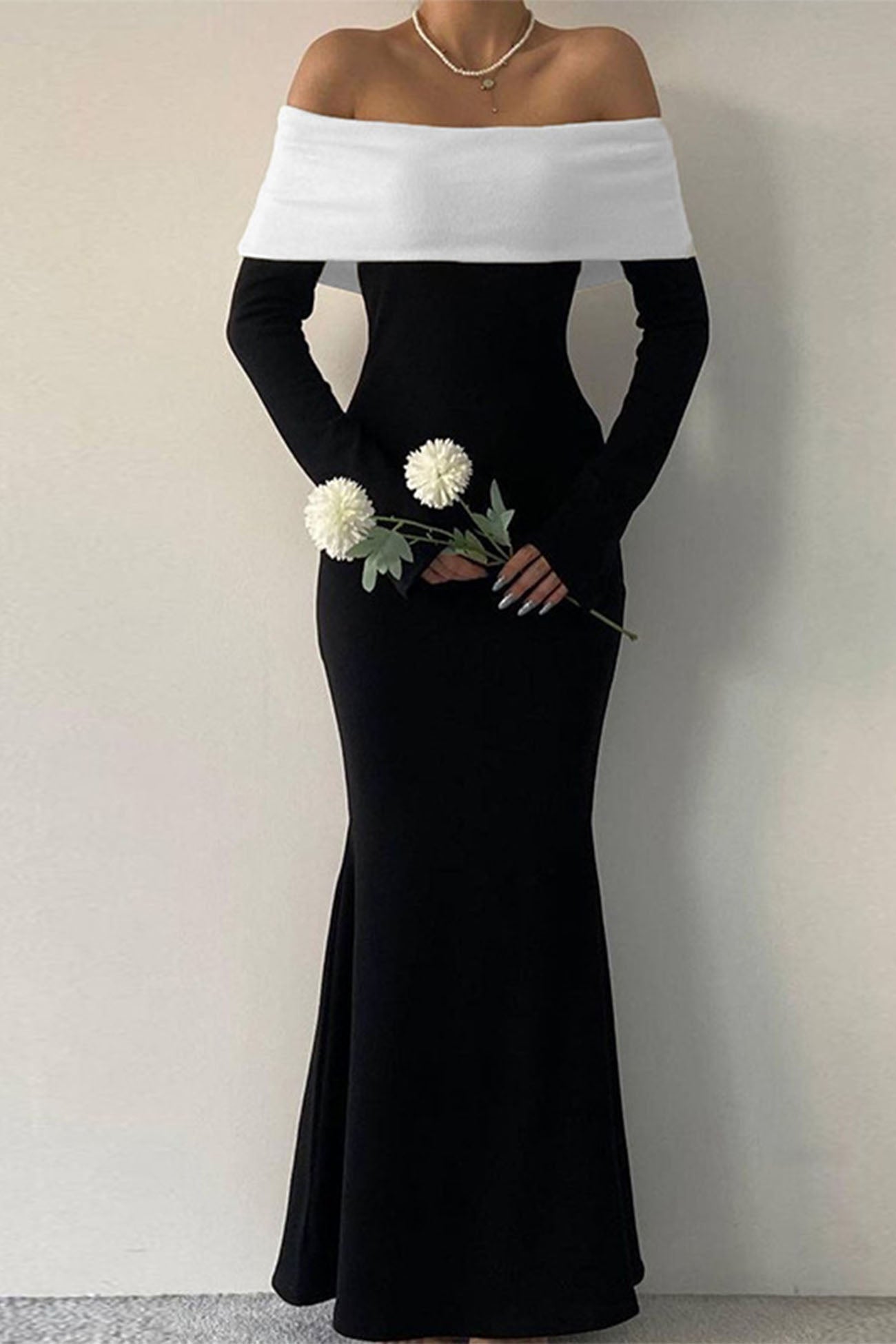 Effortlessly Elegant Dress with a Timeless Design