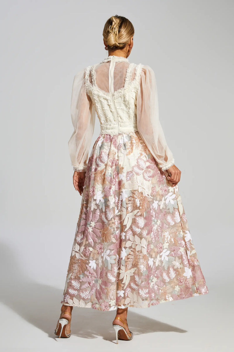 Well Tailored Dress with a Graceful Silhouette