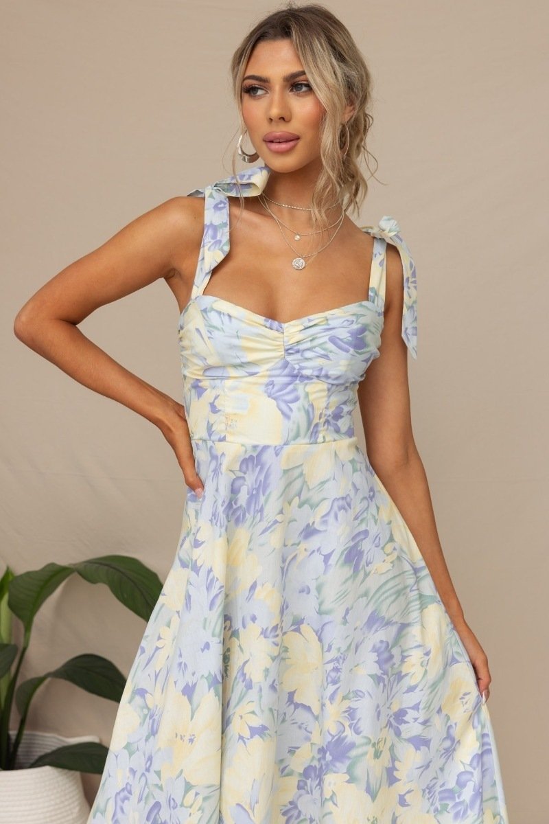 Gracefully Styled Dress for Any Occasion