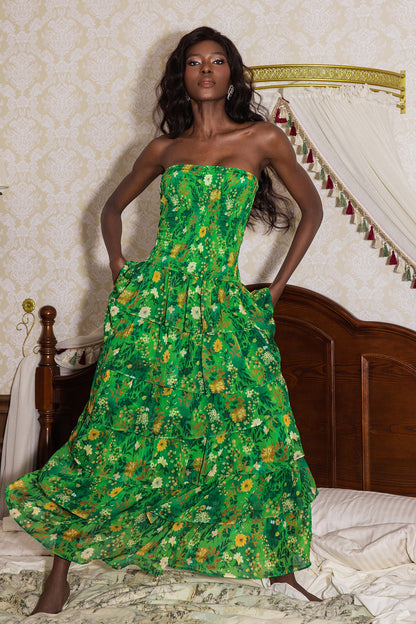 Well Tailored Dress with a Graceful Silhouette