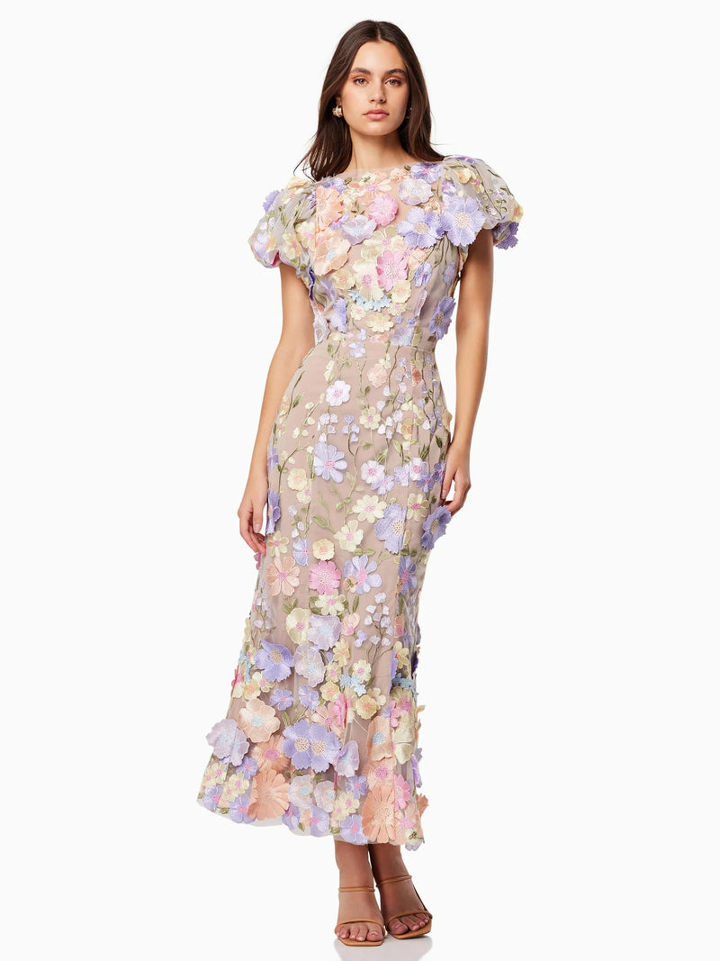Well Tailored Dress with a Graceful Silhouette