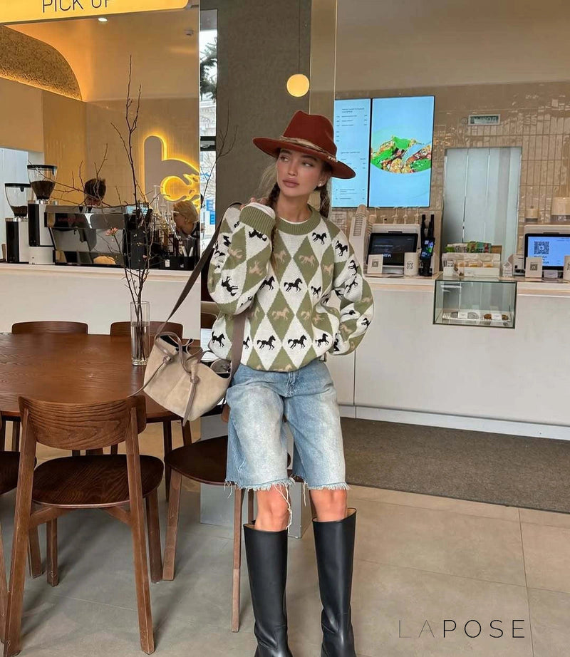 Classic Vintage Sweater with a Flattering Fit