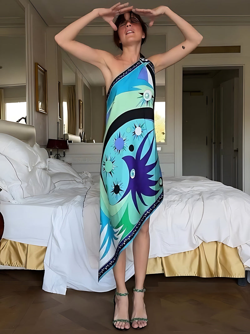Beautifully Finished Dress in a Timeless Design