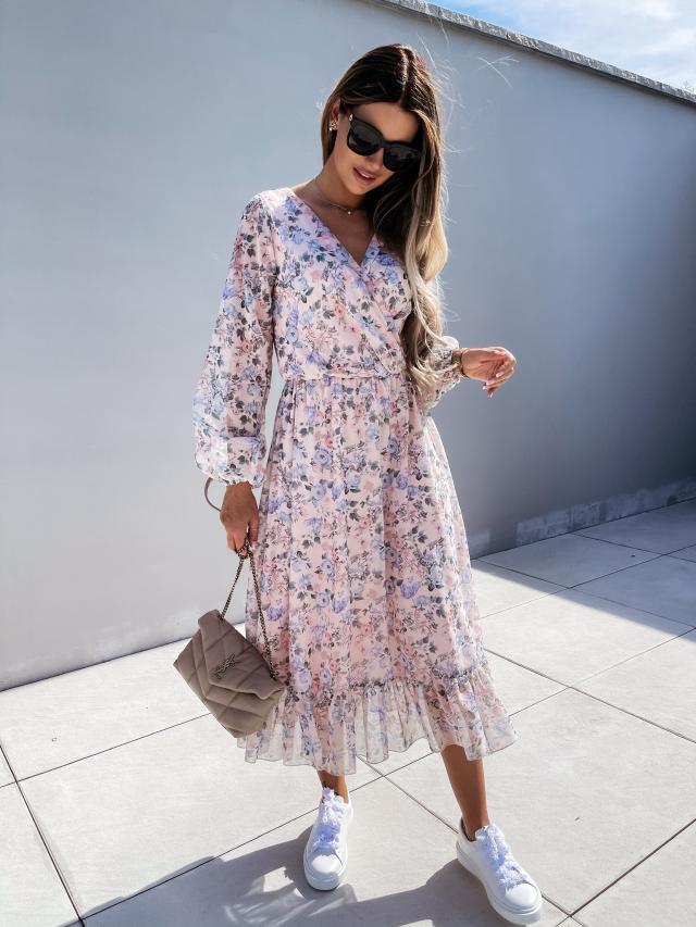 Effortlessly Elegant Dress with a Timeless Design