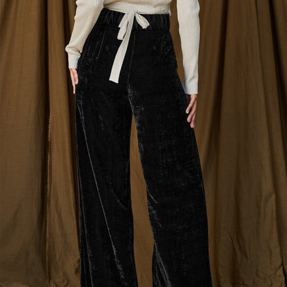 Effortlessly Elegant Pants with a Timeless Design