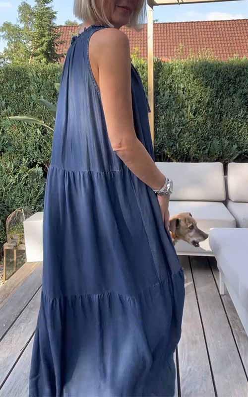 Sophisticated Dress with a Clean Classic Look