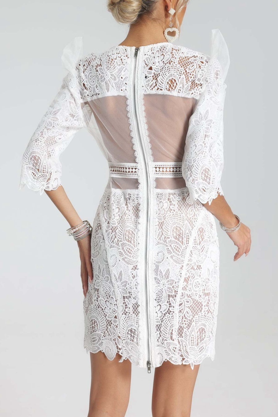 Effortlessly Elegant Dress with a Timeless Design