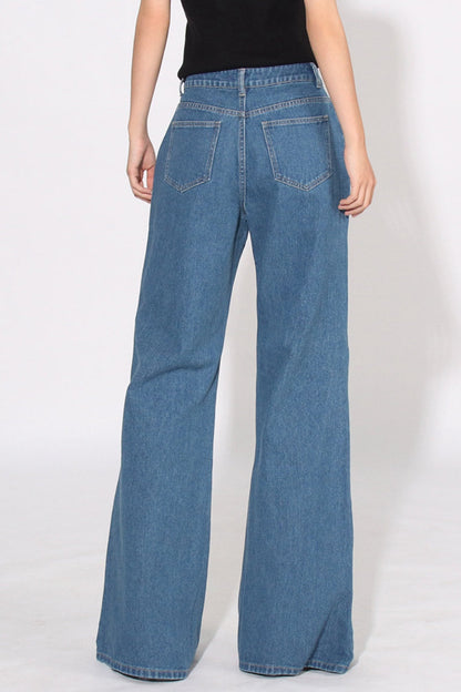 Beautifully Finished Garment in a Timeless Design