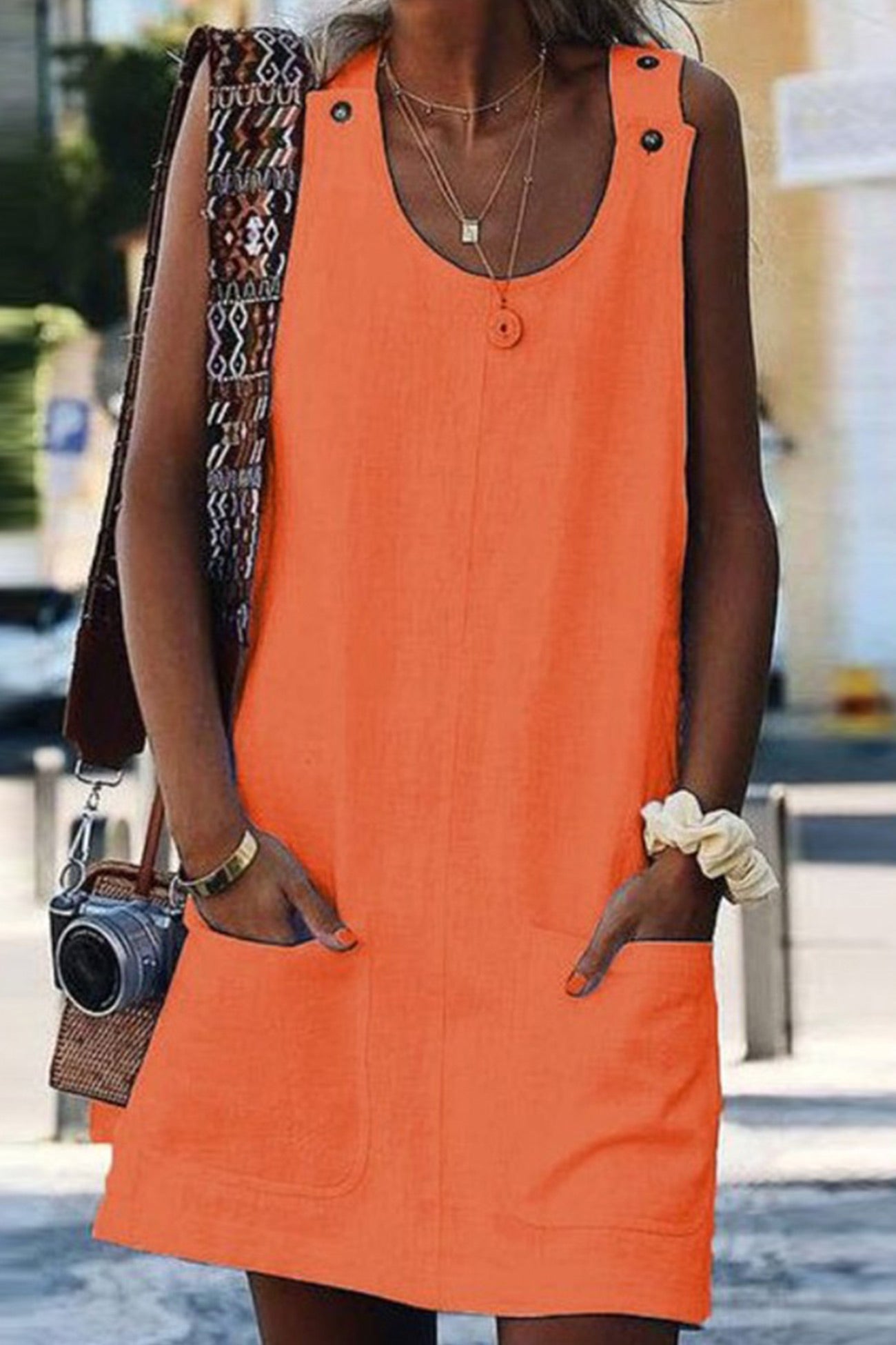 Beautifully Finished Dress in a Timeless Design