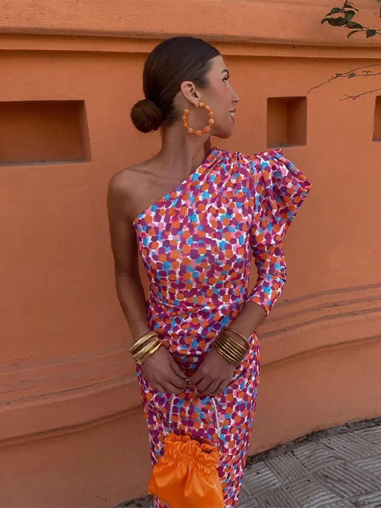 Well Tailored Dress with a Graceful Silhouette