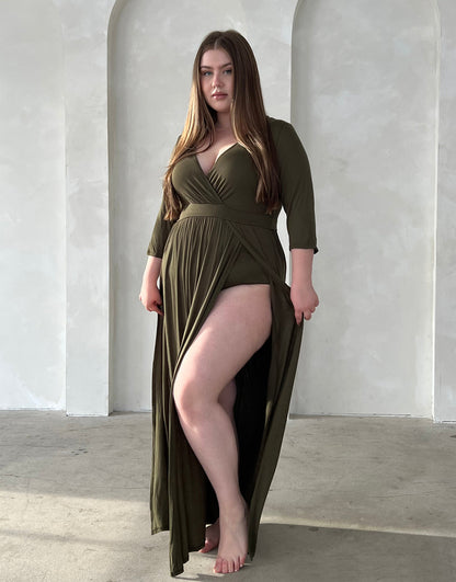 Beautifully Finished Dress in a Timeless Design