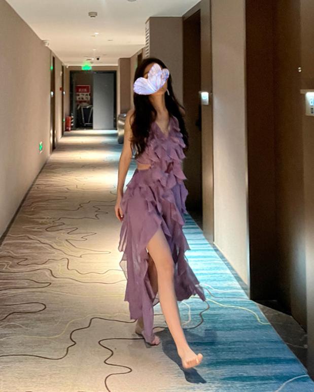 Effortlessly Elegant Dress with a Timeless Design