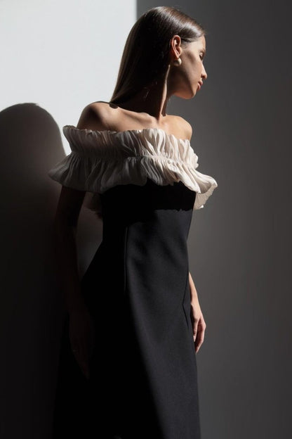 Well Tailored Dress with a Graceful Silhouette