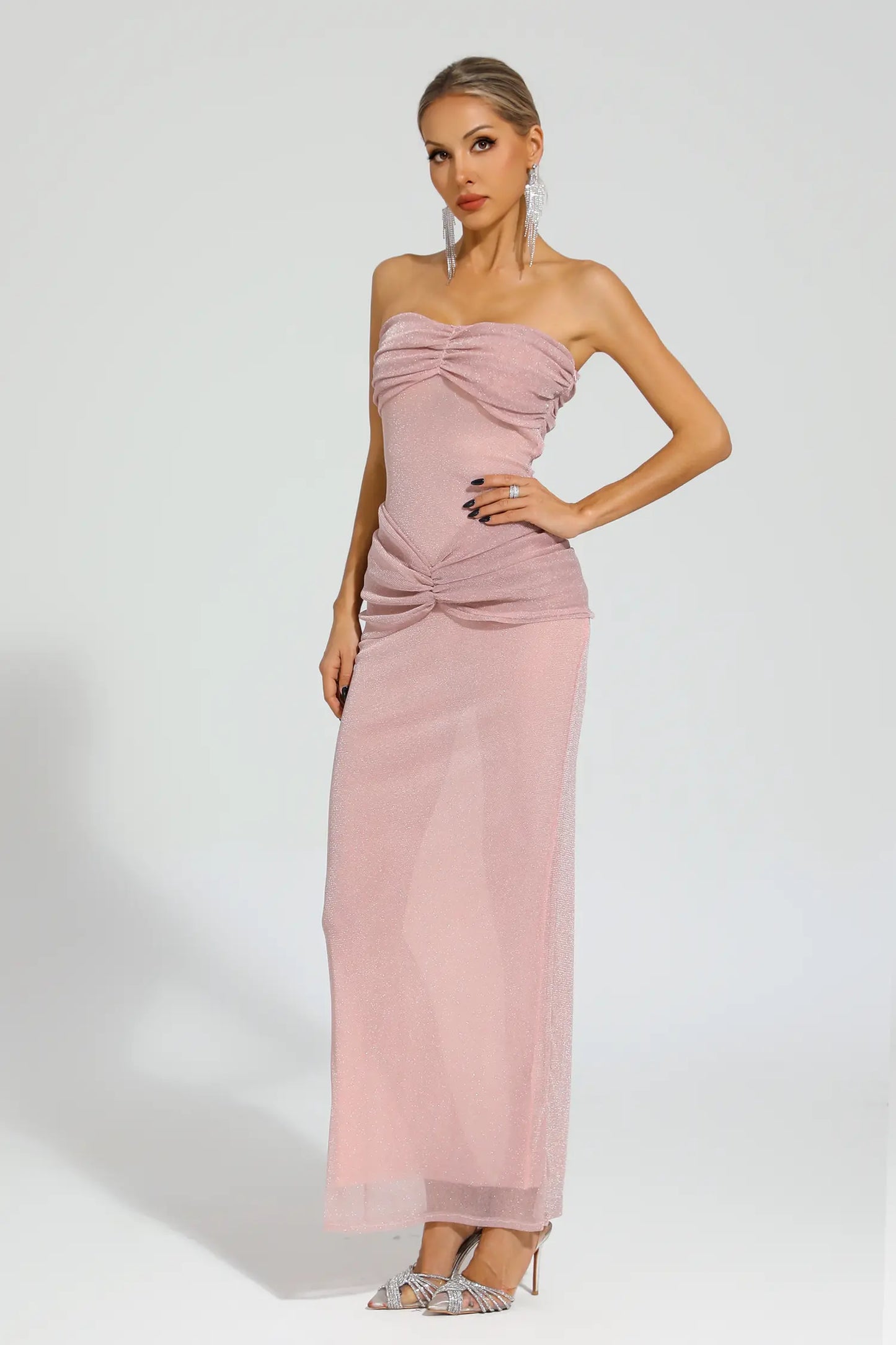 Well Tailored Dress with a Graceful Silhouette