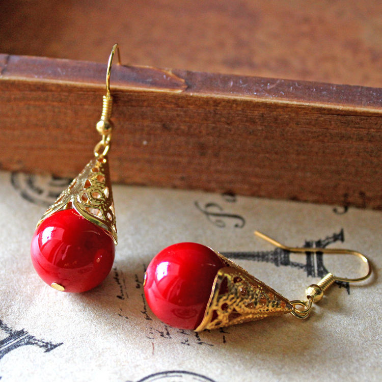 Charming Gold Earring for Any Occasion