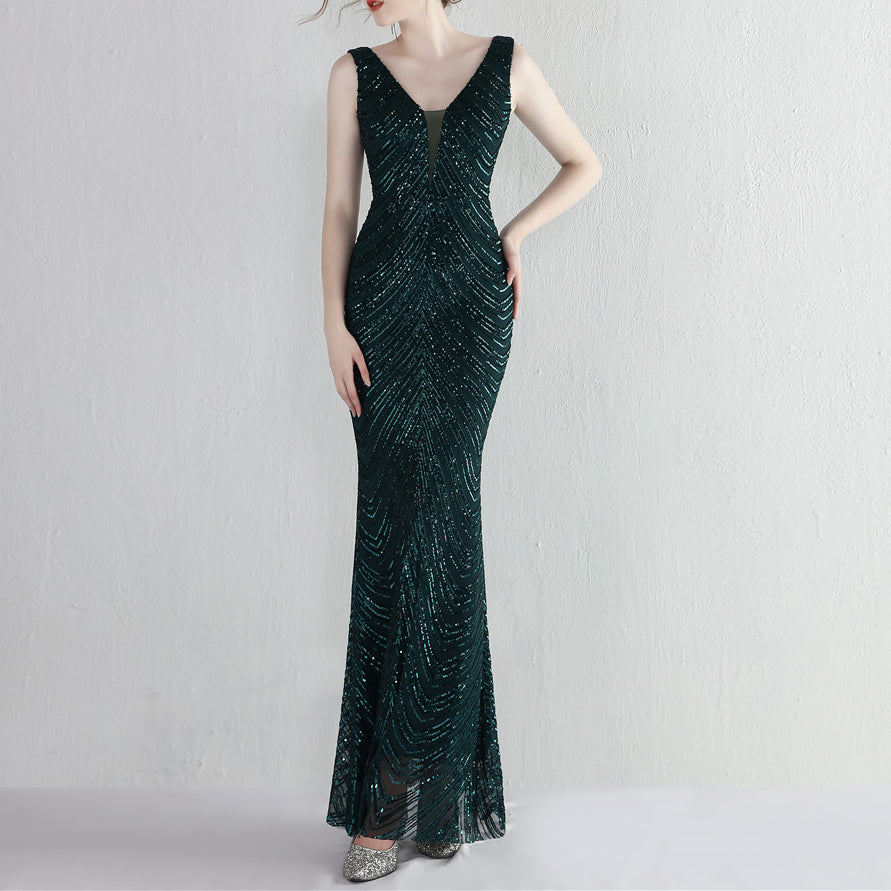 Beautifully Finished Dress in a Timeless Design