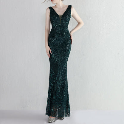 Beautifully Finished Dress in a Timeless Design