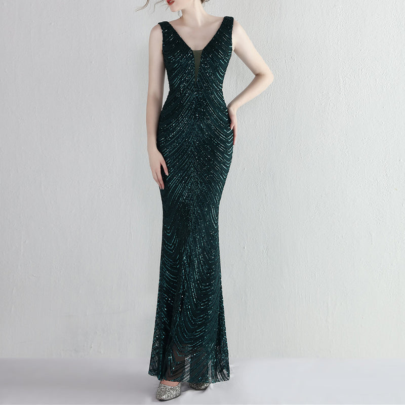 Beautifully Finished Dress in a Timeless Design