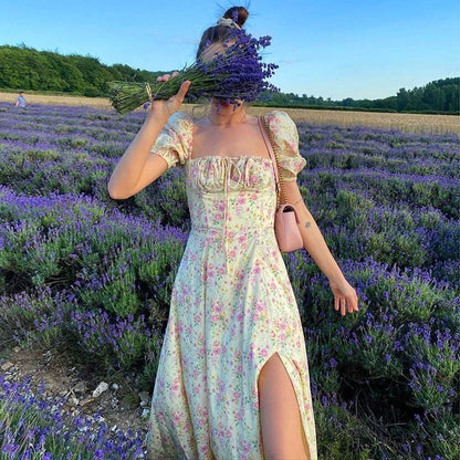 Classic Vintage Dress with a Flattering Fit