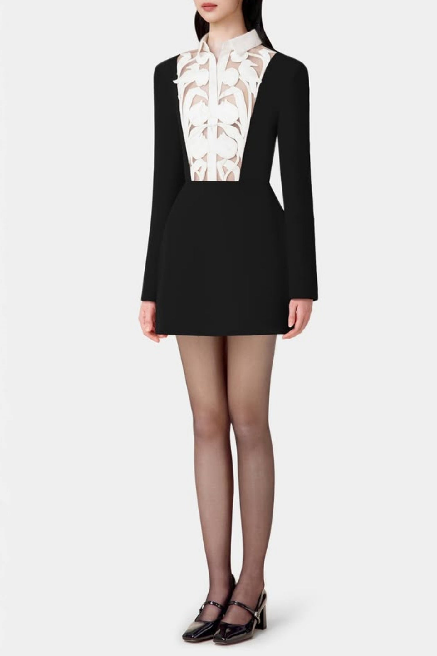 Effortlessly Elegant Dress with a Timeless Design