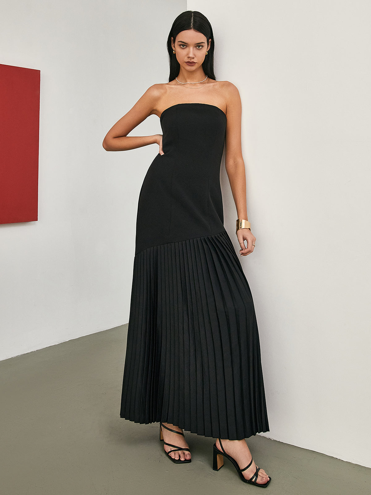 Well Tailored Dress with a Graceful Silhouette