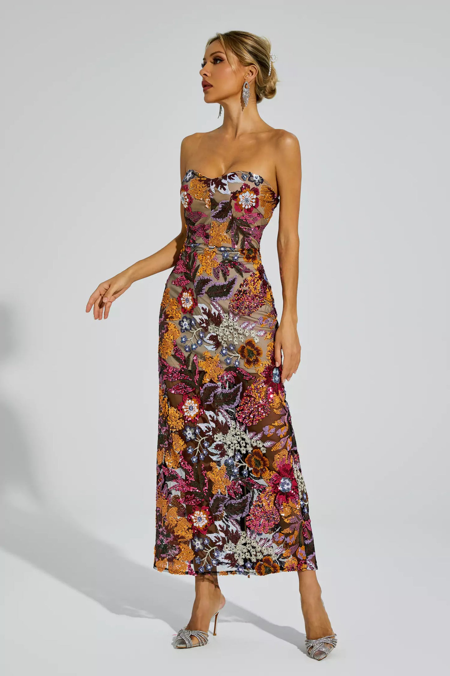 Gracefully Styled Dress for Any Occasion