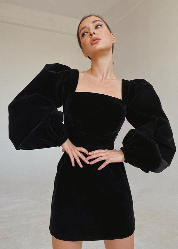 Well Tailored Dress with a Graceful Silhouette