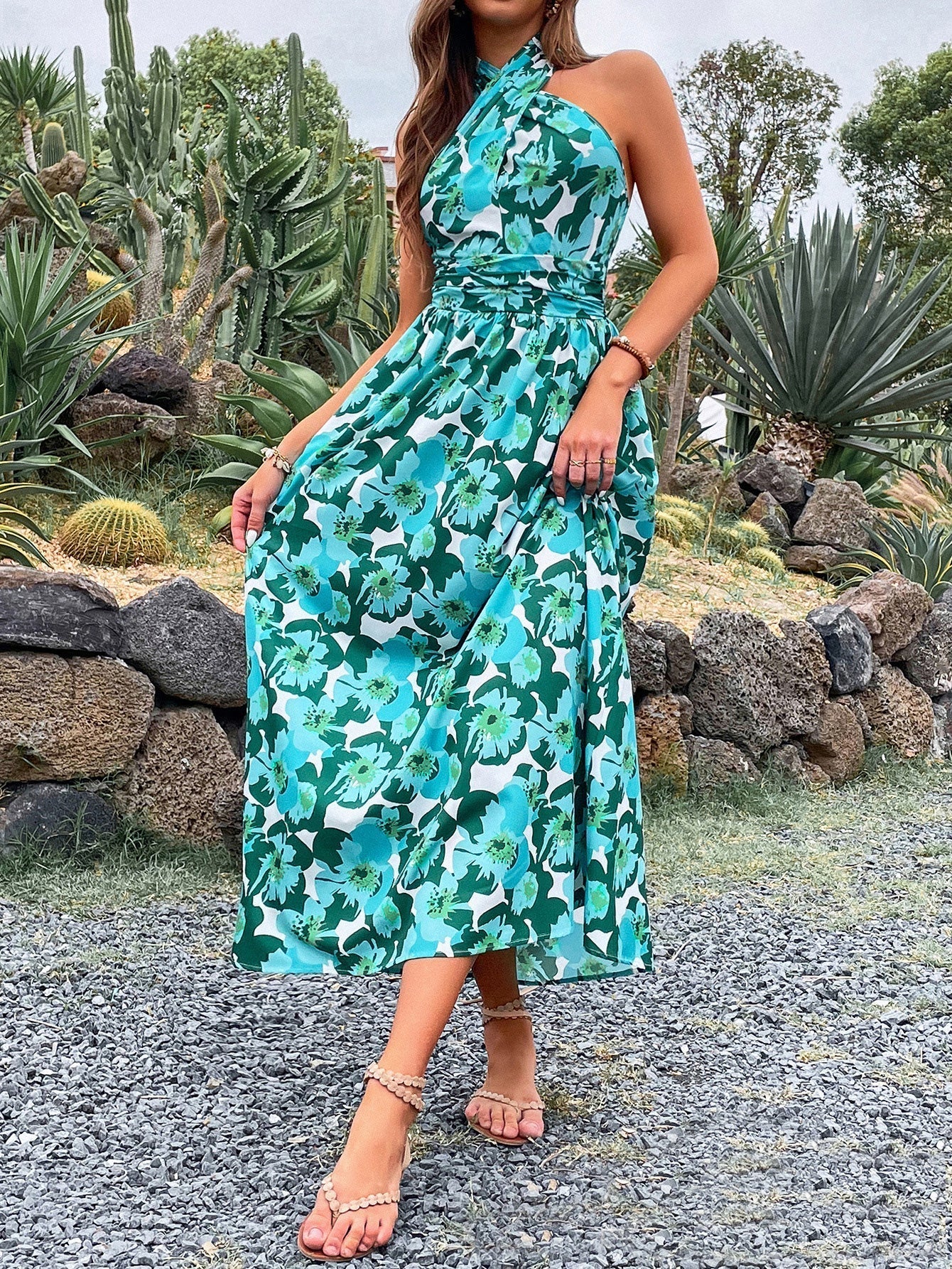 Beautifully Finished Dress in a Timeless Design