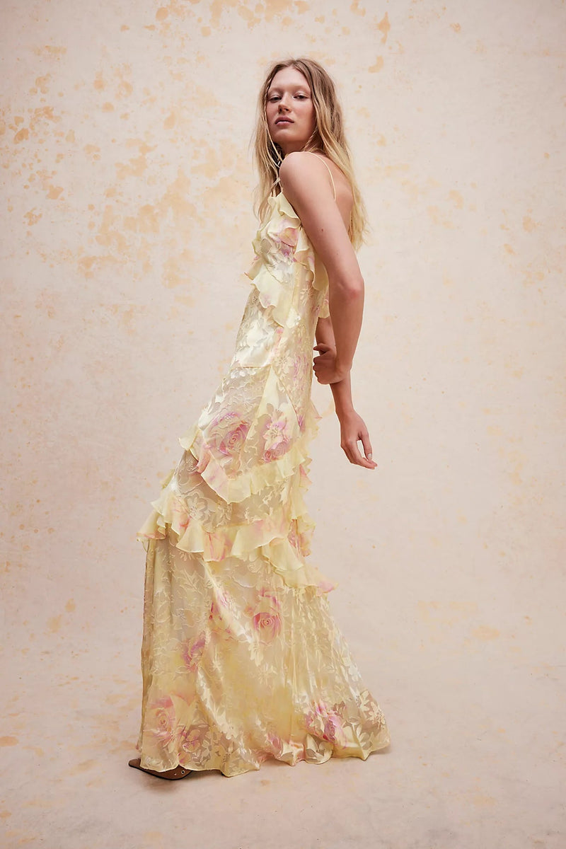 Gracefully Styled Dress for Any Occasion