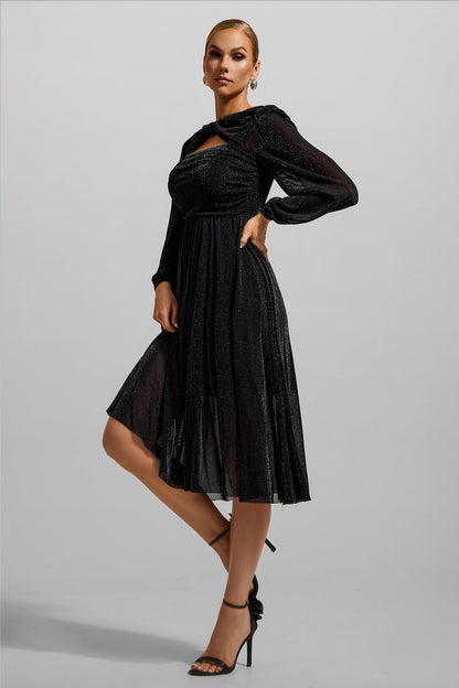 Well Tailored Dress with a Graceful Silhouette