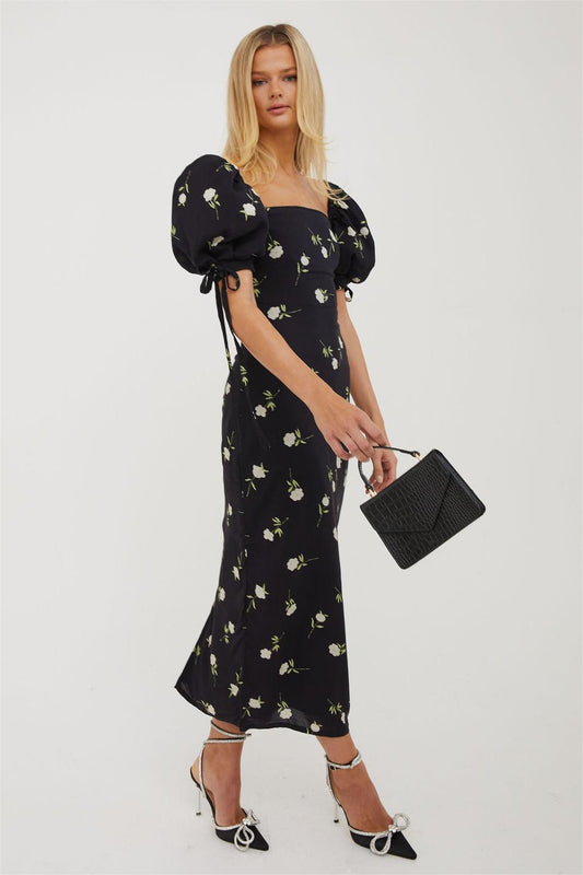 Well Tailored Dress with a Graceful Silhouette