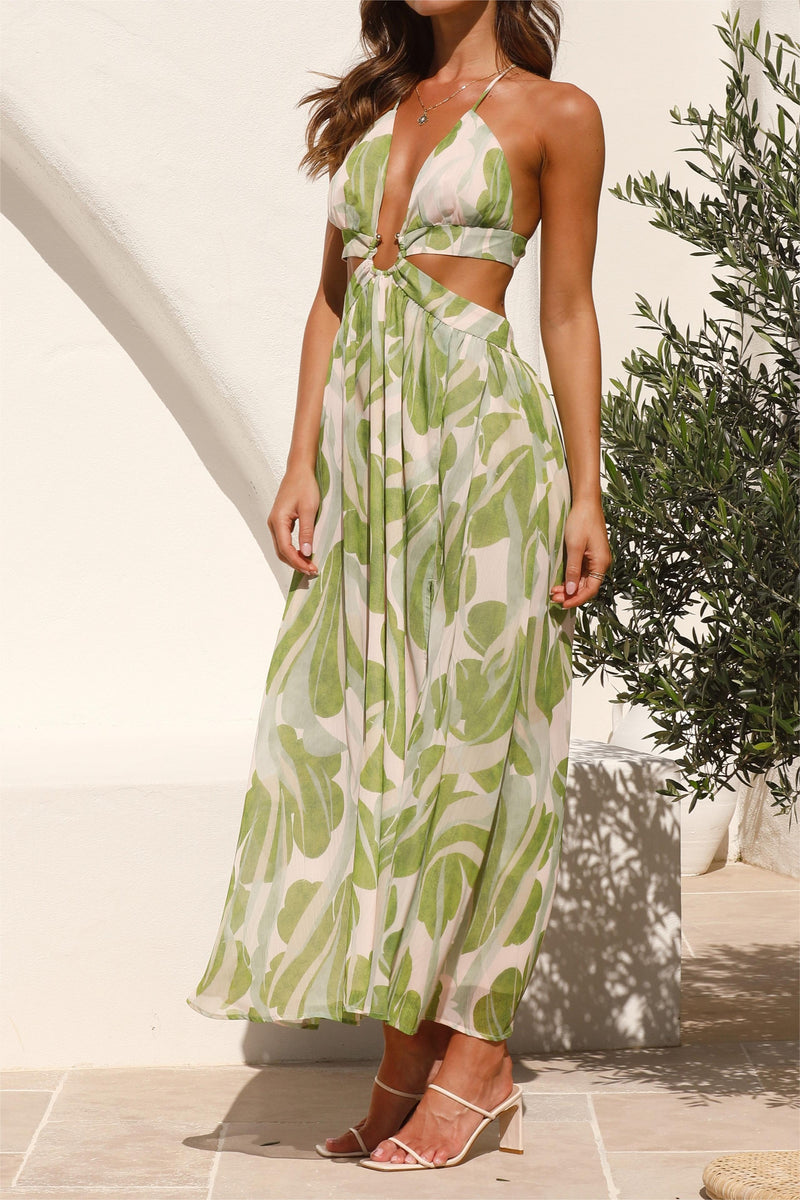 Gracefully Styled Dress for Any Occasion