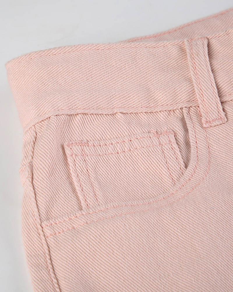 Effortlessly Elegant Pants with a Timeless Design