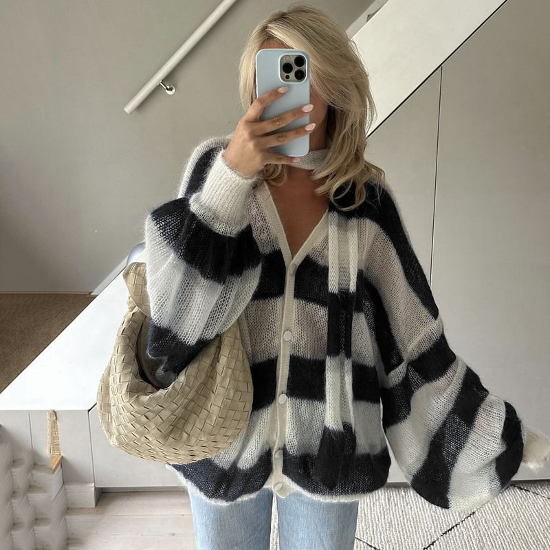 Effortlessly Elegant Cardigan with a Timeless Design