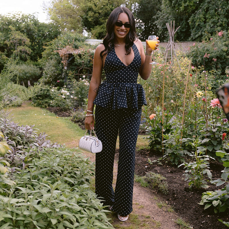 Effortlessly Elegant Pants with a Timeless Design