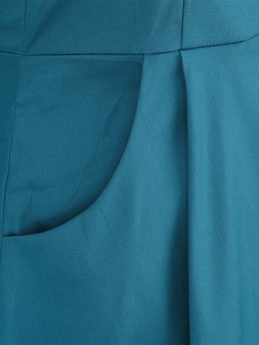 Classic Vintage Dress with a Flattering Fit