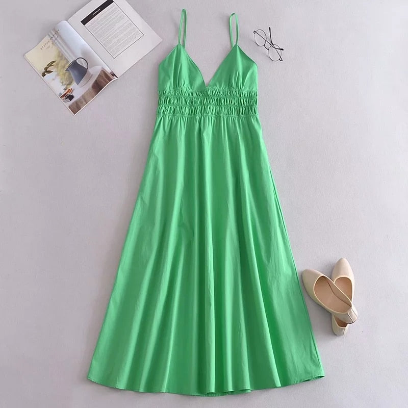 Well Tailored Dress with a Graceful Silhouette