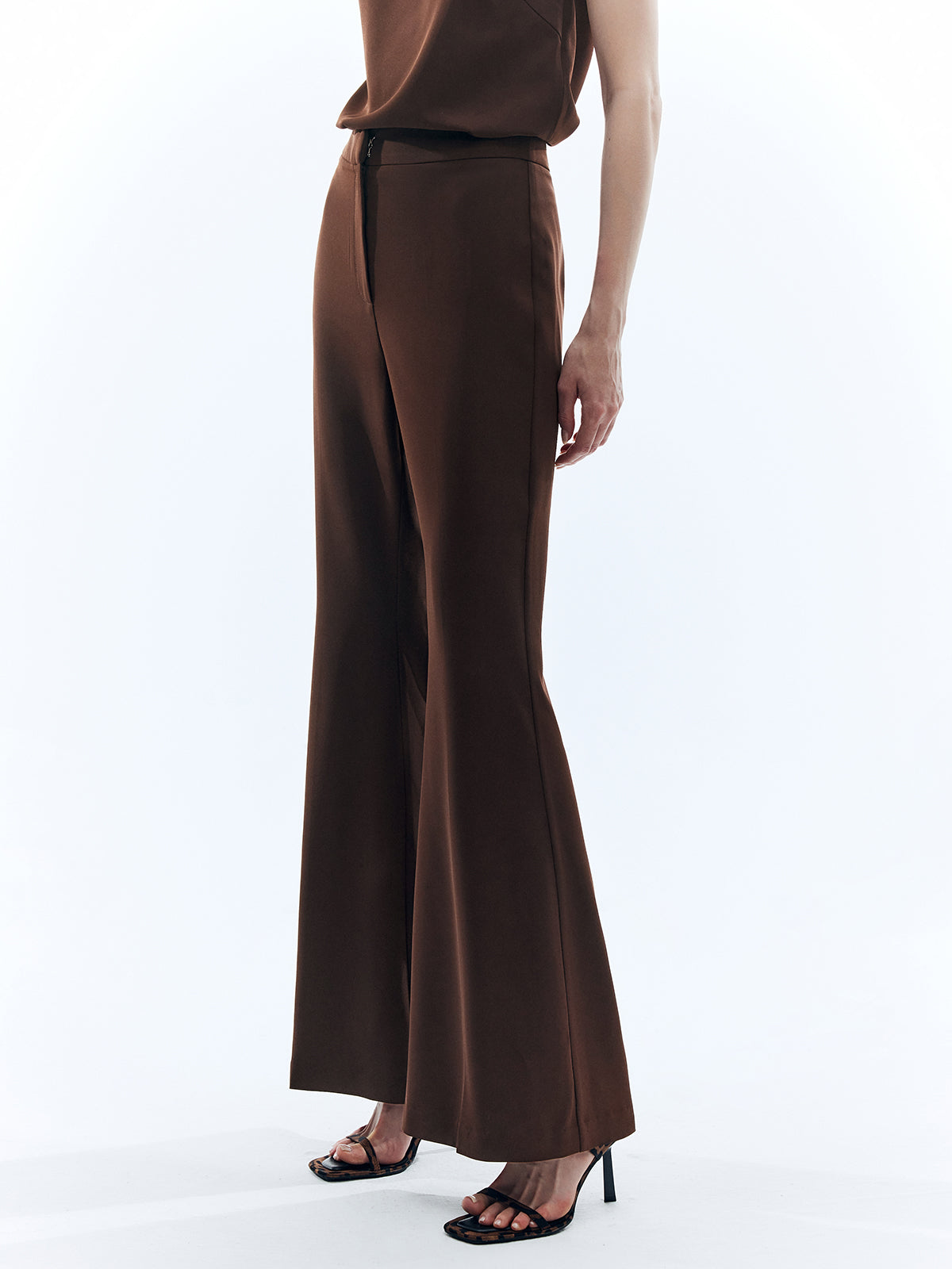 Elegantly Styled Pants for Everyday Wear