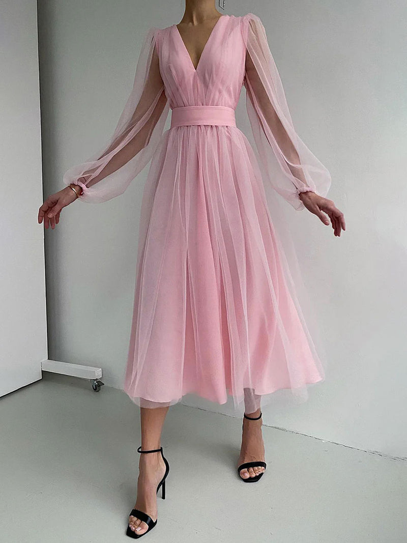 Classic Vintage Dress with a Flattering Fit