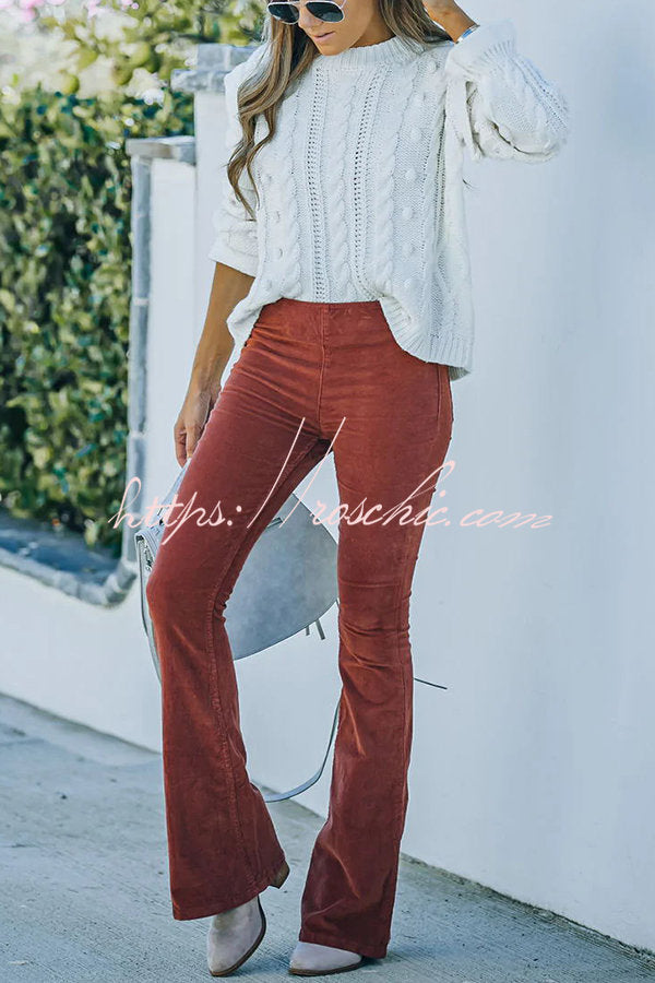 Effortlessly Elegant Pants with a Timeless Design